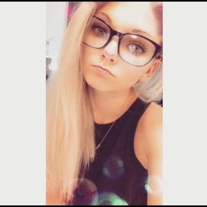 Meet your Posher, Kendra